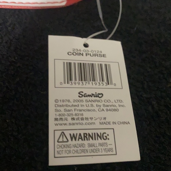 Hello Kitty 5 Piece 2 lil zips+1🎀 carry stufty+lip💋🎂balm+Tommy tee sz8 - Picture 14 of 16